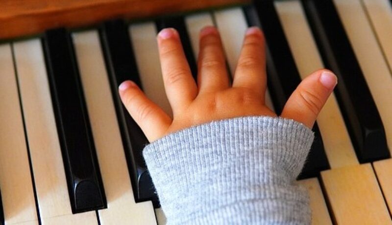 Muzyka ma ogromny wpływ na rozwój dziecka od najmłodszych lat.